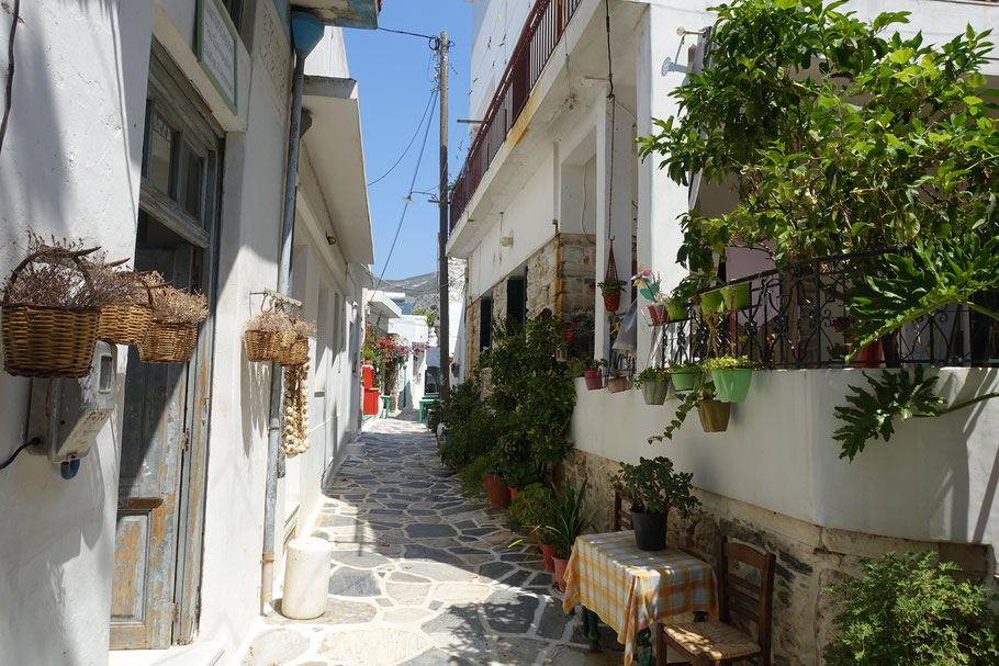 Grèce, Cyclades : Naxos, ruelle de Filoti