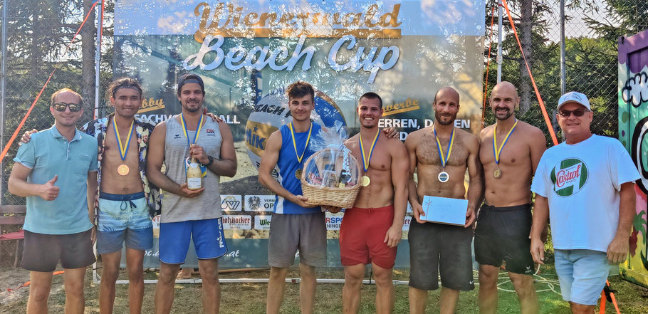 Siegerehrung des Herren-Bewerbs. V.l.n.r.: Tour-Manager Albrecht Oppitz, Qadir Khalili & Matthias Hadatsch (3. Platz), Paul Pfiel & Georg Hausmann (1. Platz), Andreas Wieser & Christian Resch (2. Platz) sowie Gemeinderat Wolfgang Weixler