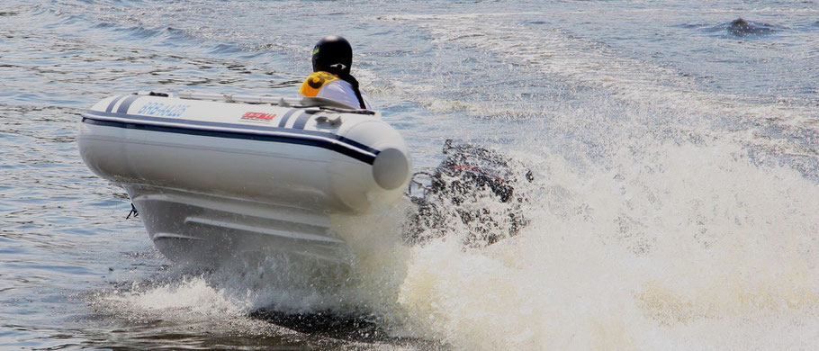 Schlauchboot-Slalom