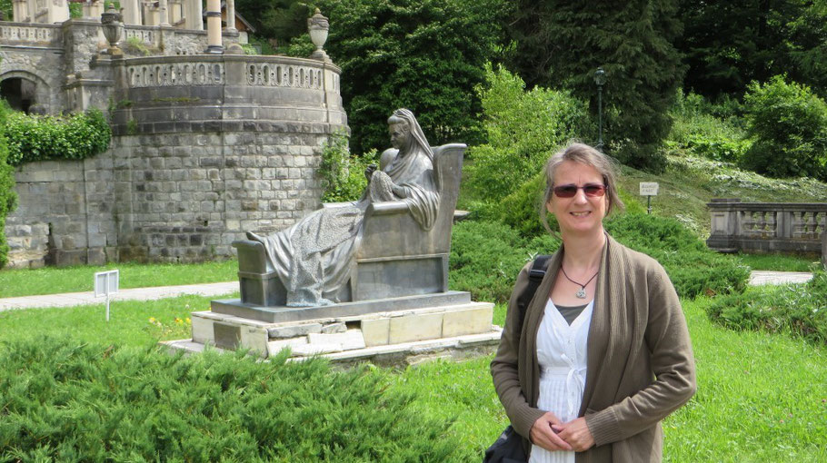Recherchereise in Rumänien: im Schlossgarten vom Königsschloss Peles