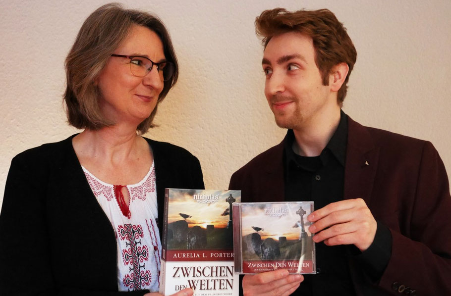 Autorin Aurelia L. Porter mit Komponist und Musikproduzent Maximilian J. Zemke