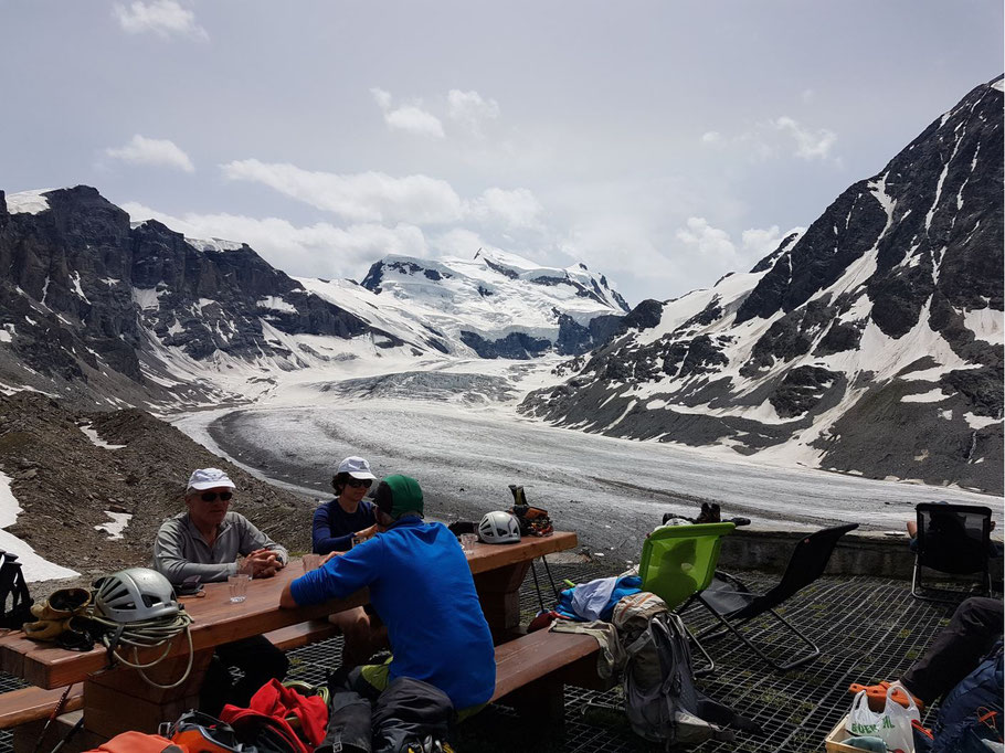 Photo Alain Ayroulet - Le Grand Combin depuis la cabane de Panossière. Camp d'été d'alpinisme, juillet 2019