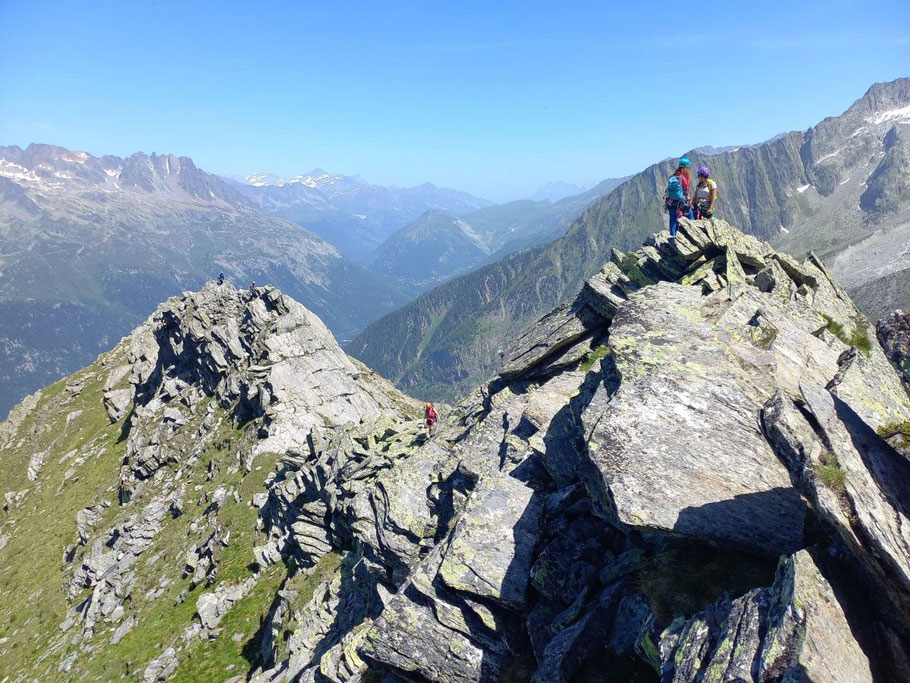 Les CAF Girls nous accompagnent dans la frête des Charmoz, Chamonix.