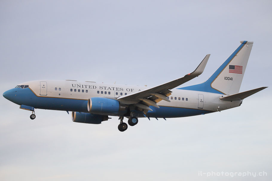 US Air Force Boeing B737-700 BBJ C-40B für den Besuch von Präsident Trump in Zürich.