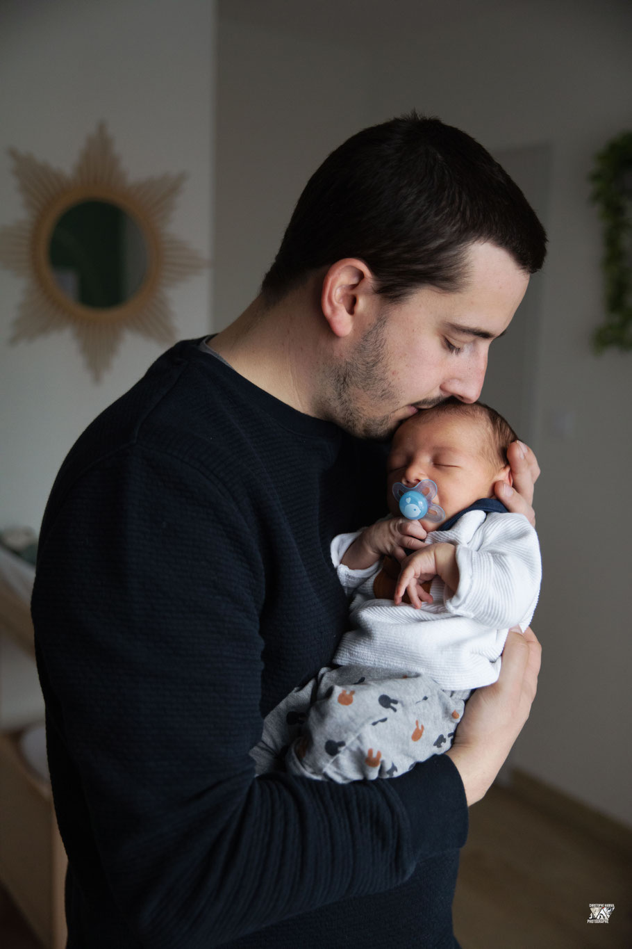 Photographe naissance bébé Clermont-Ferrand - Photo douce et non posée