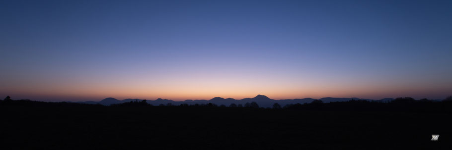 Lever de soleil sur la chaîne des Puys