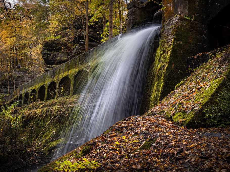 Lohmen - historisches Wasserkraftwerk von 1877 im Niezelgrund an der Wesenitz 