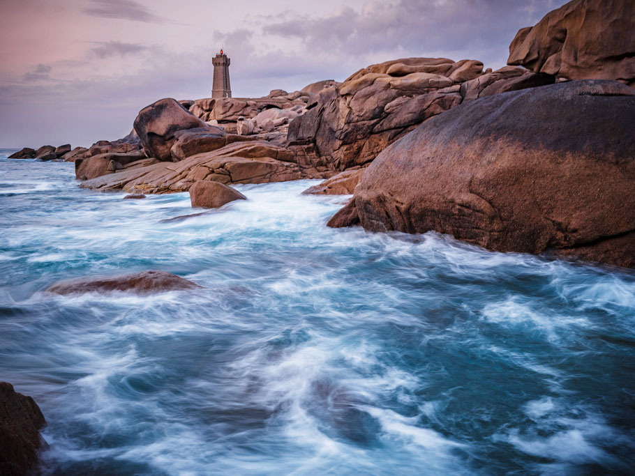 Der Phare de Ploumanac'h bei stürmischer See