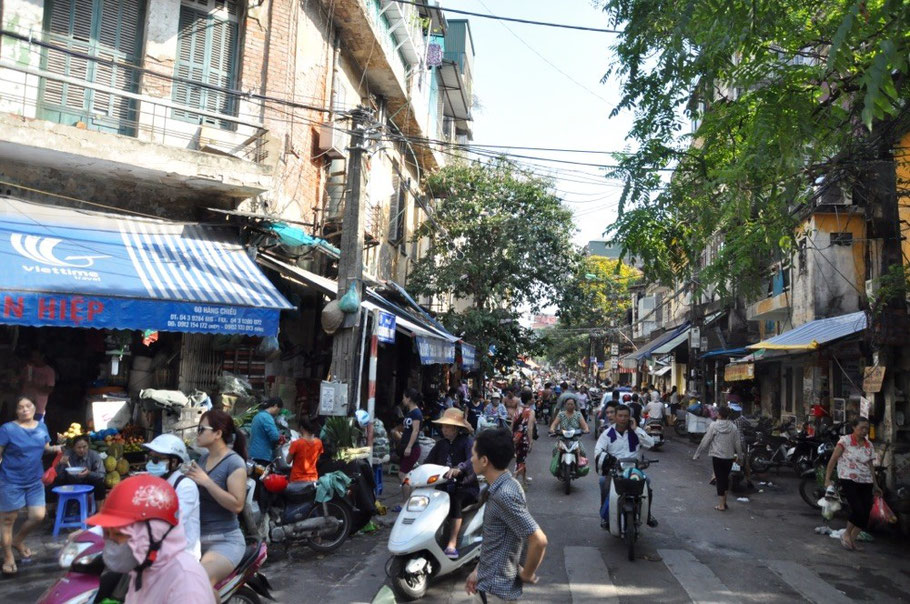 Roller Mopeds und das Chaos von Hanois Altstadt