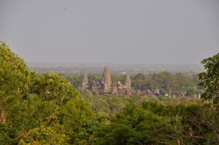 Blick von Phnom Bakheng auf Angkor Wat