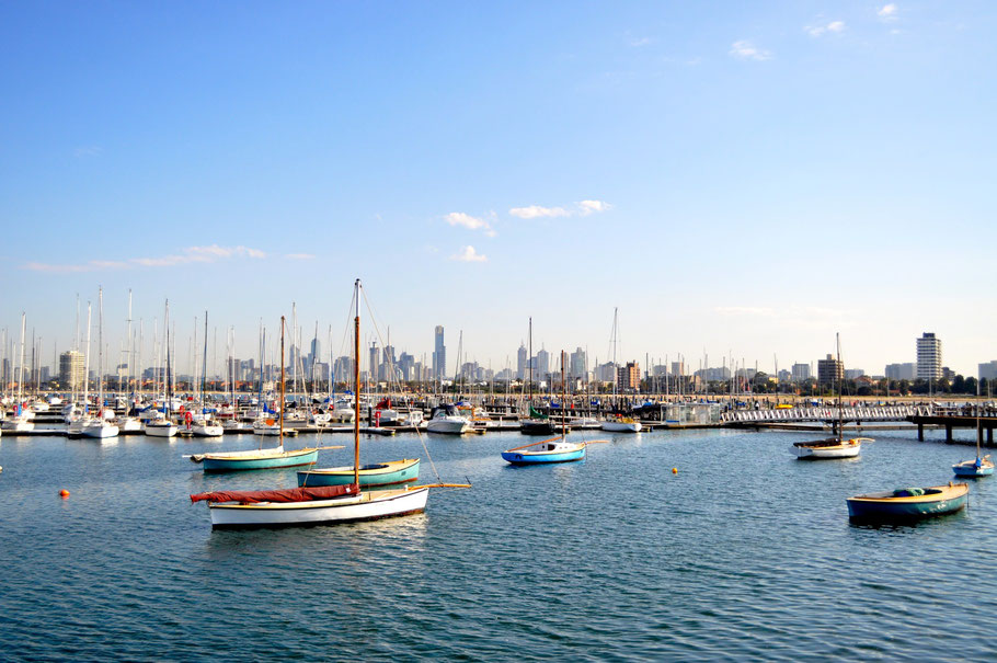 Blick vom St.Kilda Pier auf Melbournes Skyline