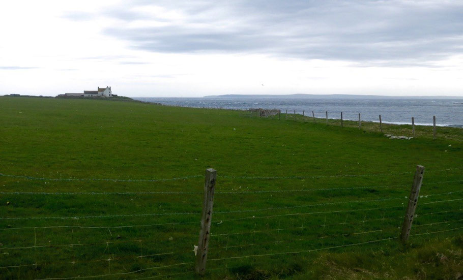 Ganz im Süden, nahe dem "Old Head", Blick auf das "Festland" zu John o'Groats (nördlichster Punkt der britischen Hauptinsel)