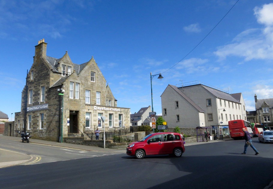 In Thurso ein paar Dinge erledigt: Tanken, Einkaufen, Auffüllen des Portmonnaie für die Inseln...