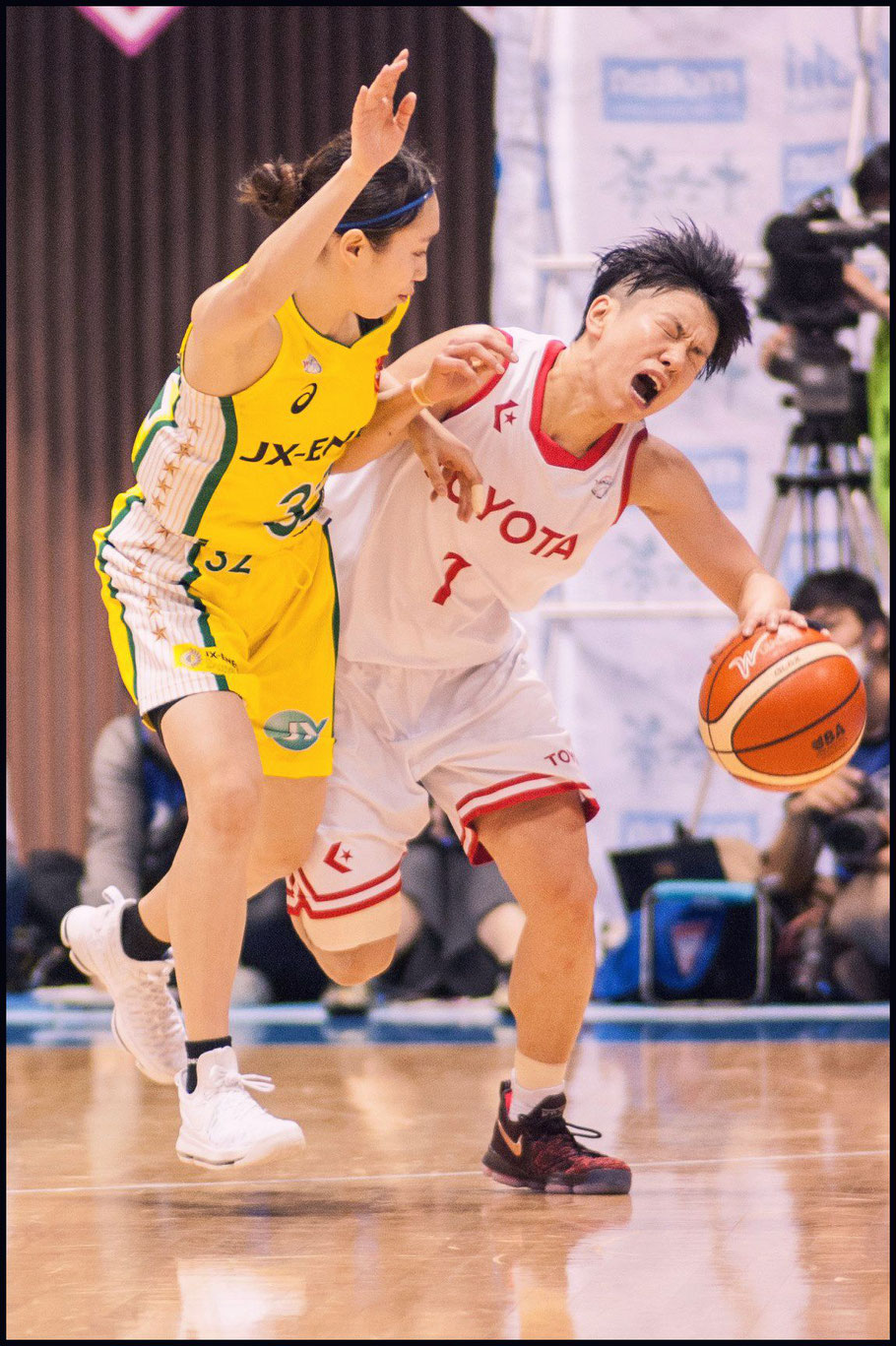 Antelopes Yuko Oga feels the pain during the WJBL final against Sunflowers — Chris Pfaff, Inside Sport: Japan, March 12, 2017