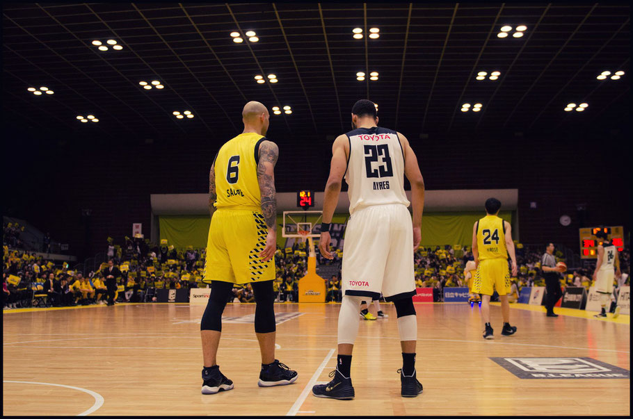 Sunrockers Shibuya's Robert Sacre and Alvark Tokyo's Jeff Ayres— Chris Pfaff, Inside Sport: Japan, March 19, 2017