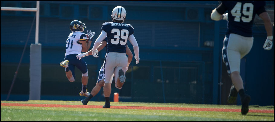 Takato Kurihara hauls in a 62 yard TD pass - John Gunning, Inside Sport: Japan, Nov 5, 2017