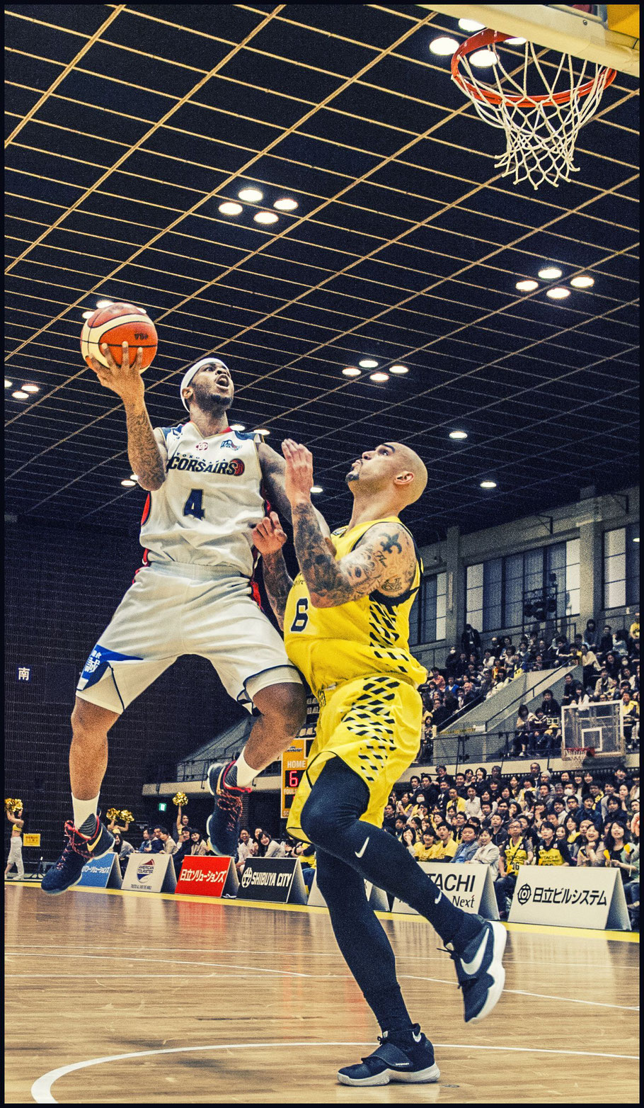 Sunrockers' Sacre in action against Yokohama B-Corsairs Jeffrey Parmer — Chris Pfaff, Inside Sport: Japan, April 9, 2017