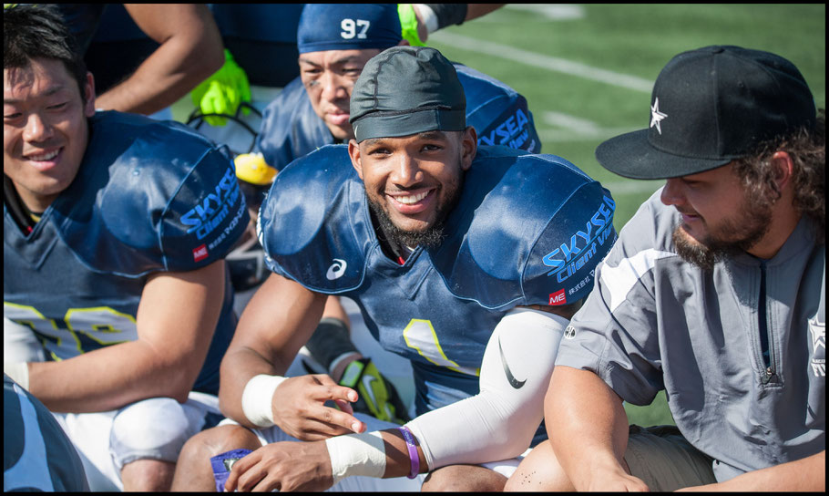 Elecom Kobe Finies DB Sean Draper (center) — Lionel Piguet, Inside Sport: Japan, May 5, 2017