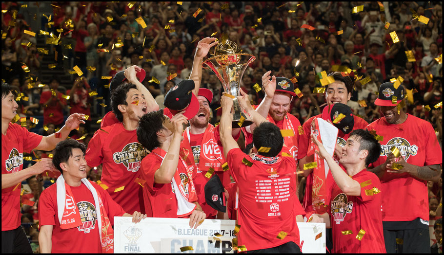 Alvark Tokyo's players celebrate their championship - Chris Pfaff, Inside Sport: Japan, May 26, 2018