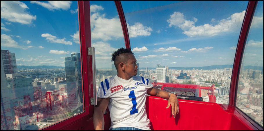 Asahi Soft Drinks Challengers WR Donnie King on Osaka's HEP5 Ferris Wheel — Lionel Piguet, Inside Sport: Japan, June 13, 2017