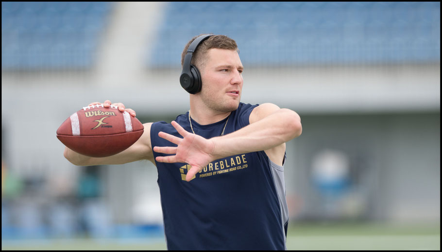 New Seagulls QB Skyler Howard warms up before the game against Pirates — John Gunning, Inside Sport: Japan, May 3, 2018