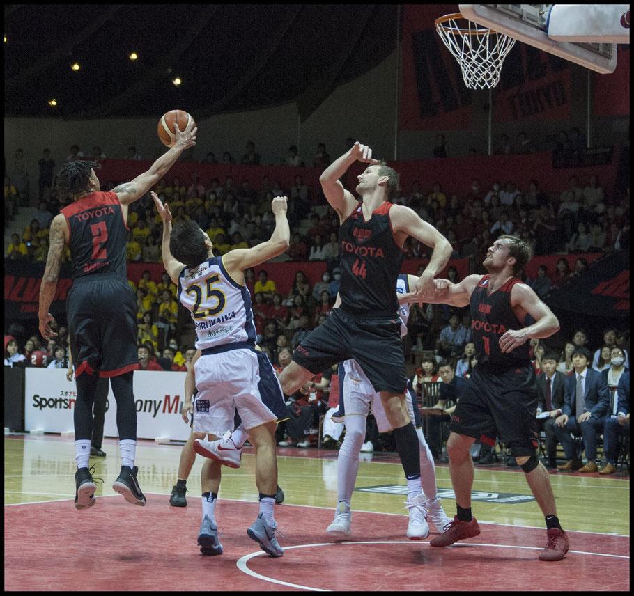 Diante Garrett (left) led Tokyo with a game-high 28 points — Chris Pfaff, Inside Sport: Japan, May 3, 2017