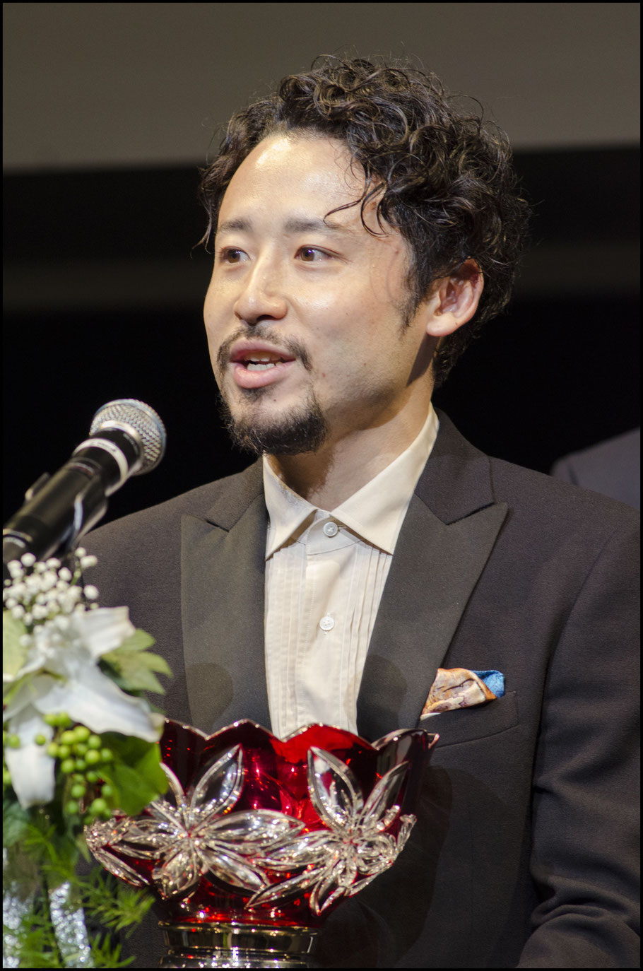 Yuta Tabuse accepted an award given to champions Tochigi Brex  - Chris Pfaff, Inside Sport: Japan, May 30, 2017