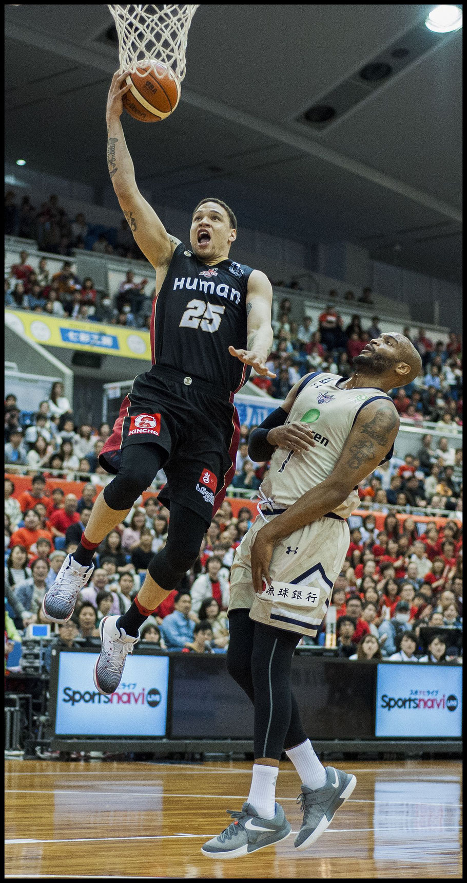 Osaka Evessa's Richard Roby in action against Ryukyu Golden Kings — Lionel Piguet, Inside Sport: Japan, April 23, 2017       