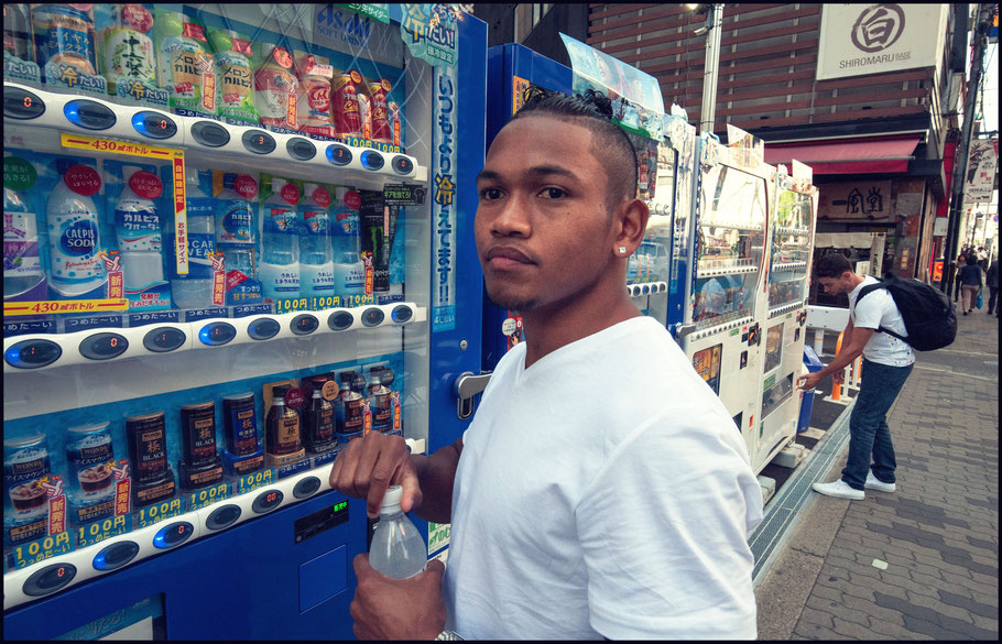 Challengers WR Donnie King in front of an Asahi Soft Drinks vending machine — Lionel Piguet, Inside Sport: Japan, June 13, 2017