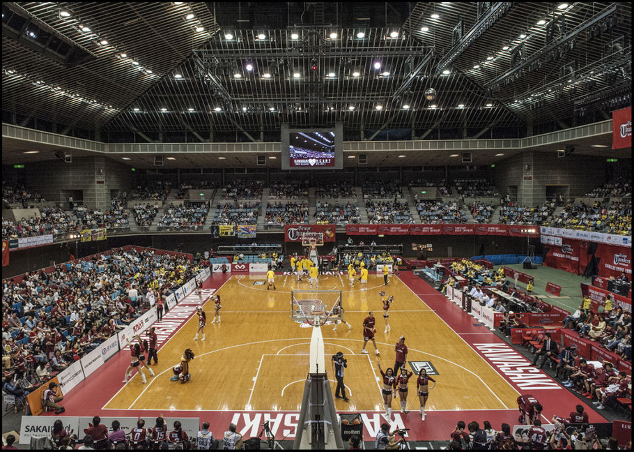 A packed Todoroki Arena saw another hotly contested game - Chris Pfaff, Inside Sport: Japan, May 6, 2017