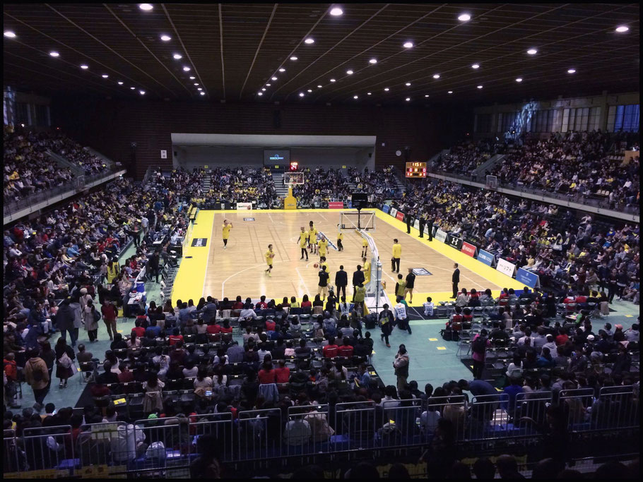 Sunrockers Shibuya and Alvark Tokyo played in front of a packed out Aoyama Gakuin Memorial Hall — Chris Pfaff, Inside Sport: Japan, March 19, 2017