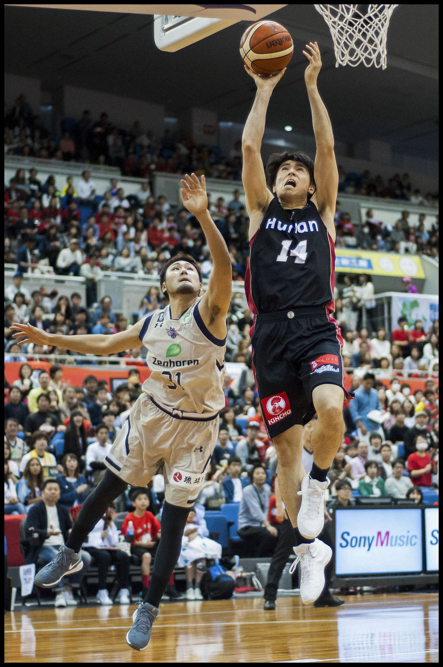 Osaka Evessa's Takuya Hashimoto scored 14 points against Ryukyu Golden Kings — Lionel Piguet, Inside Sport: Japan, April 23, 2017