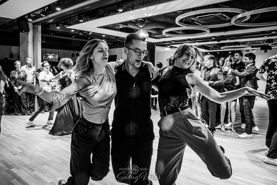 Tanzende Paare beim West Coast Swing