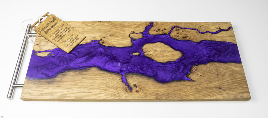 Eichenbrett in Lichtenberg Technik und Epoxidharz in violett mit modernem Edelstahlgriff wood burning oder Chacuteriebrett Wurstbrett Käsebrett