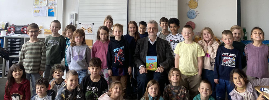 Mann liest vor
