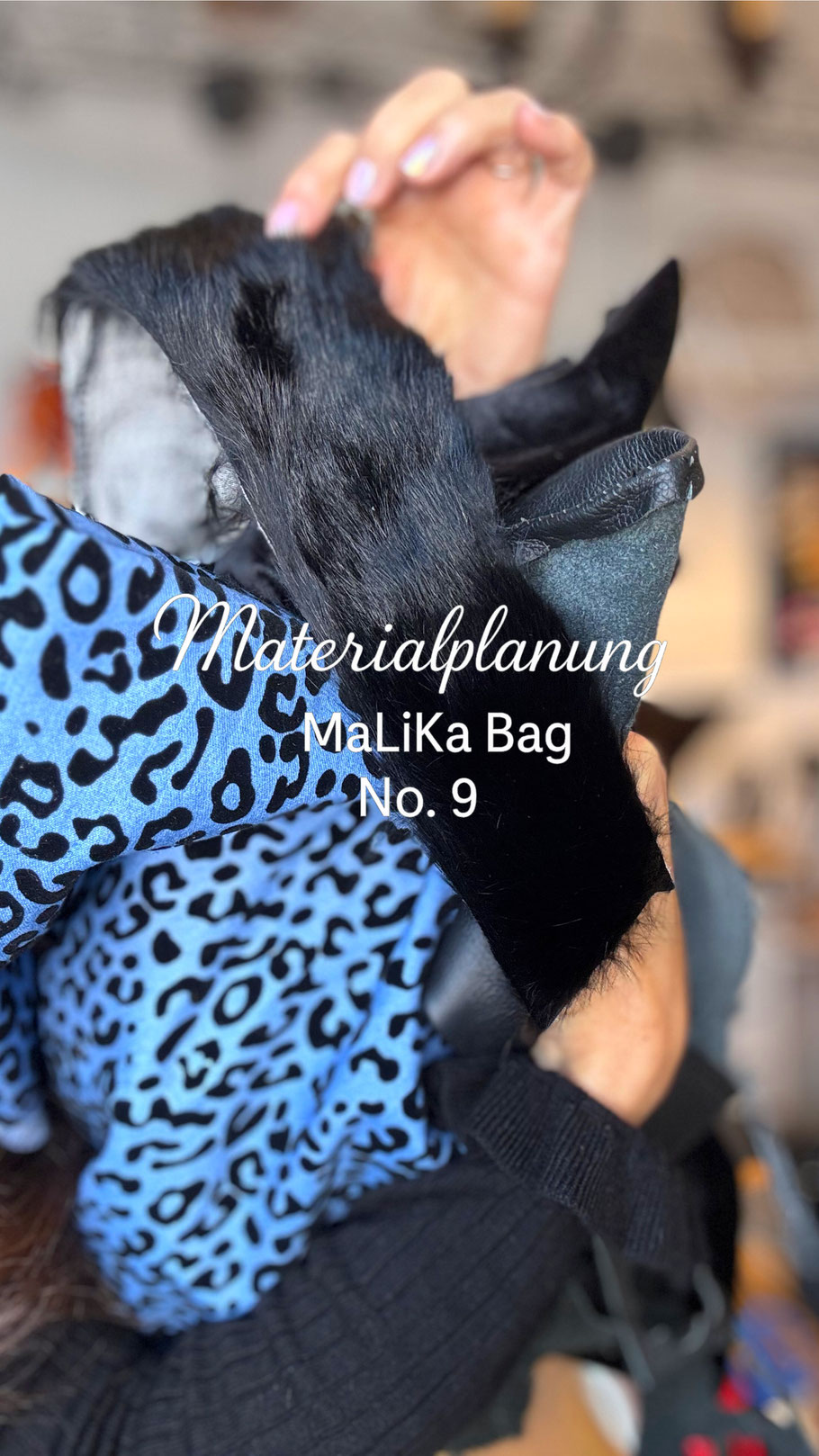 Materialien fur die handgemachte MaLiKa Bag No.8 von Ol.lo.li. : Jeanshose, Lederreste, Pelzreste. Nachhaltige Upcycling-Materialien für eine einzigartige Unikat-Tasche.