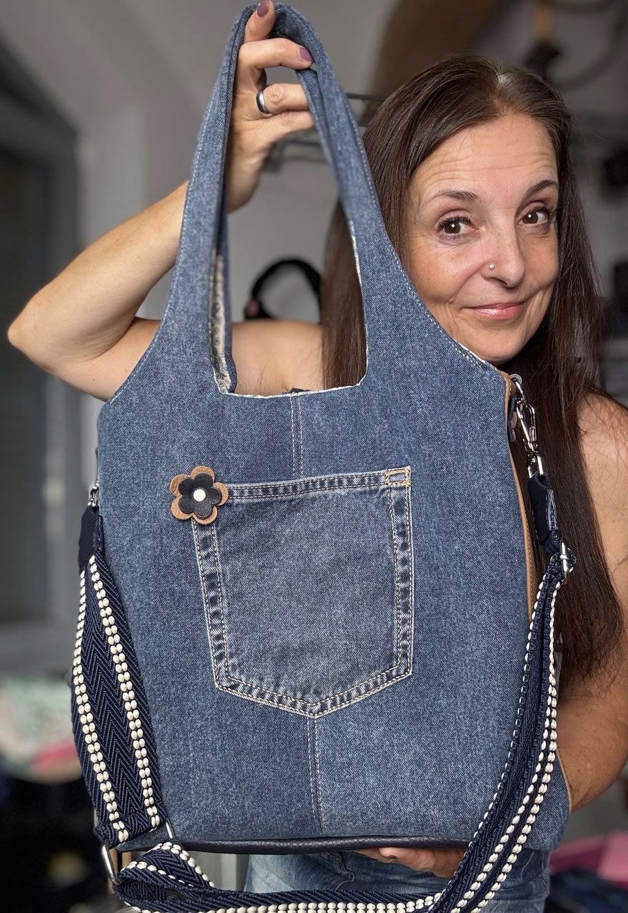 Sandy 11  handgemachte Tasche aus upgecycelter Jeans und Leder, nachhaltiges Unikat von Ol.lo.li.