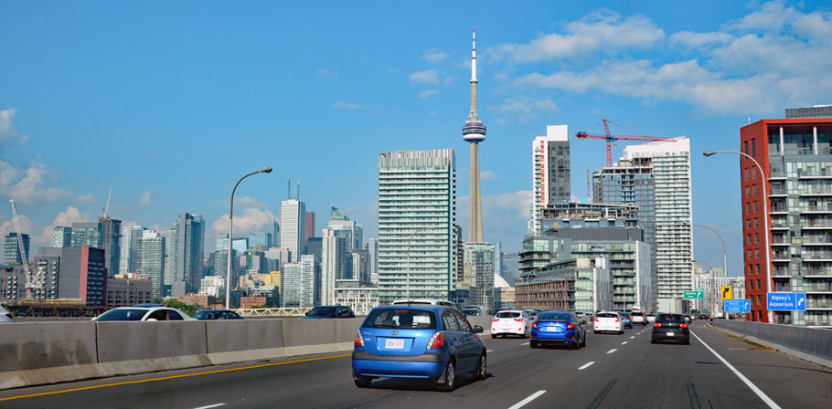 Der Gardiner Expressway verbindet die Innenstadt Torontos mit ihren westlichen Vororten.