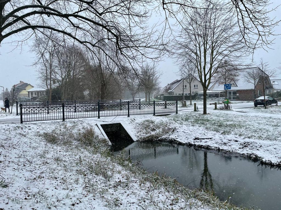 Winterimpressionen 2021 aus Bremen-Obervieland: Hier am Baumhauser Weg Ecke Christian-Seebade-Straße (Foto: 01-2021, Jens Schmidt)