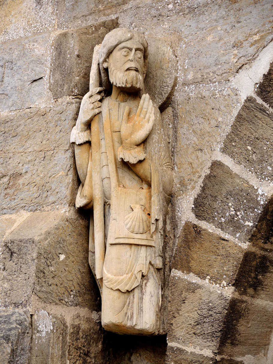 Es ist die älteste bekannte Statue von Apostel Jakobus als Pilger (12. Jh.). Wurde noch 1993 auf der 5-Peseta-Münze abgebildet.