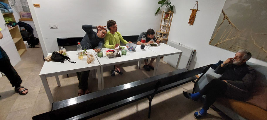 Pilger aus Süditalien, Danillo, Alex und Adriano in der Alberge in Ribadeo