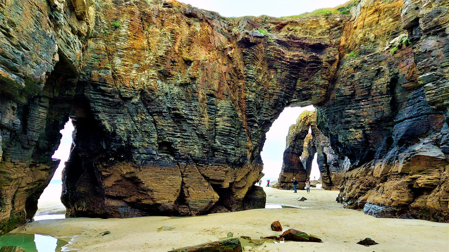 Der National Geographic bezeichnet die Playa de las Catedrales als Kunstwerk der Natur