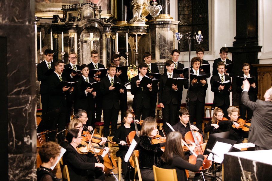  Uraufführung der Kantate Dorothea von Joël von Moos in Sachseln, mit Nadja Räss, Wolfgang Sieber, Eberhard Rex, Luzerner Sängerknaben und Orchester Santa Maria. Im Rahmen des Gedenkjahres Mehr Ranft 600 Jahre Niklaus von Flüe ( Bruder Klaus )