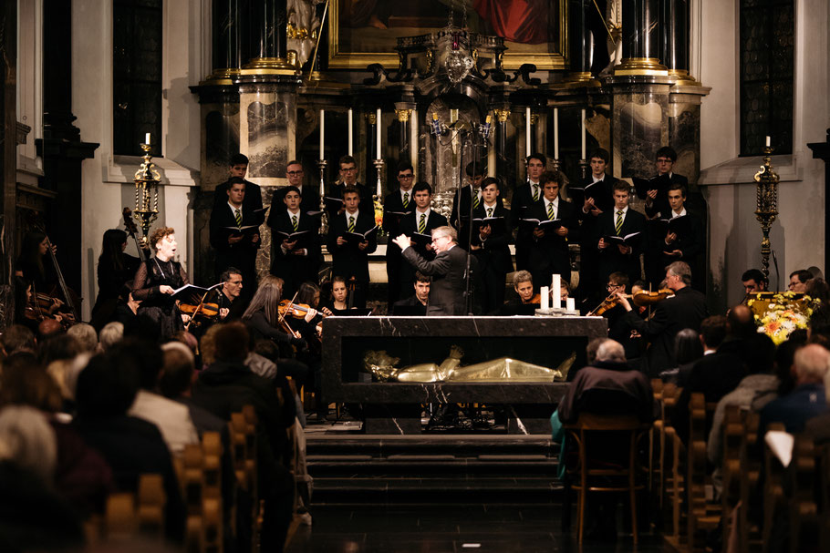 Uraufführung der Kantate Dorothea von Joël von Moos in Sachseln, mit Nadja Räss, Wolfgang Sieber, Eberhard Rex, Luzerner Sängerknaben und Orchester Santa Maria. Im Rahmen des Gedenkjahres Mehr Ranft 600 Jahre Niklaus von Flüe ( Bruder Klaus )