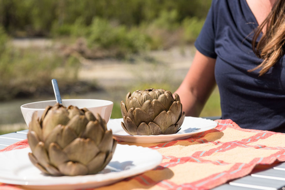 Artischocken mit veganem Ahornsirup-Senf-Dip