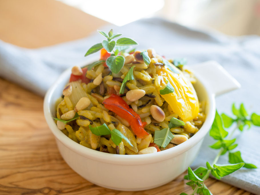 Grillgemüse-Reissalat mit Pesto-Dressing - Genuss-Nomaden