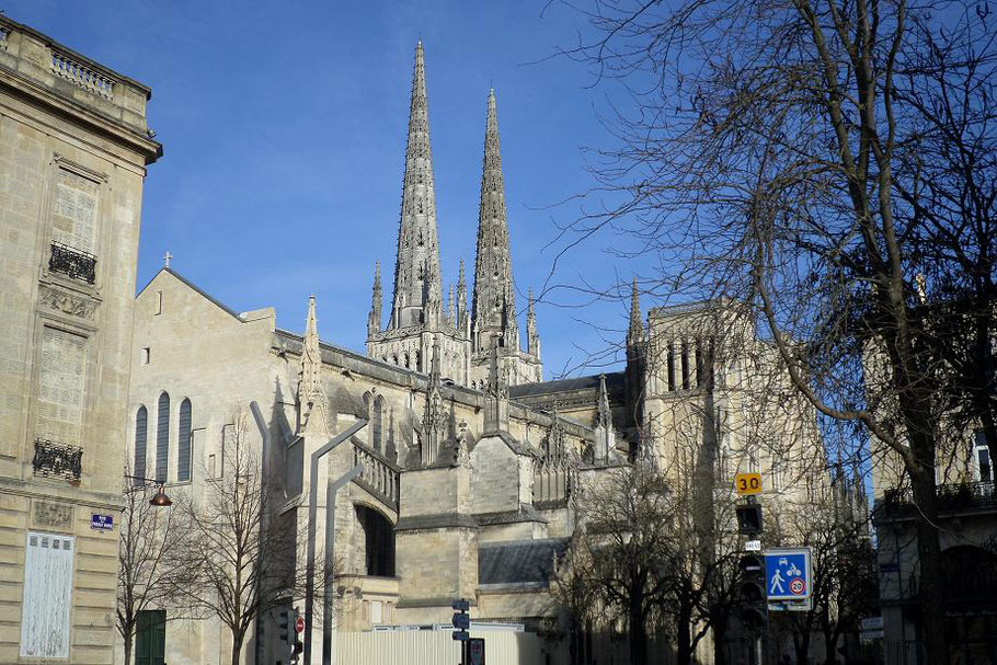 La cathédrale vue du palais de justice