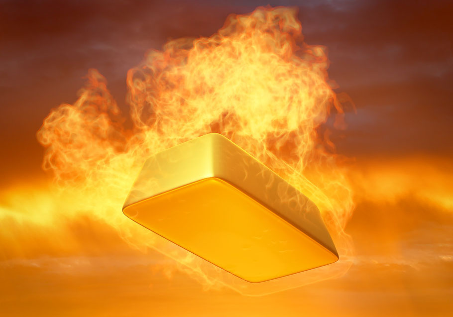 fallender Goldbarren in Feuer