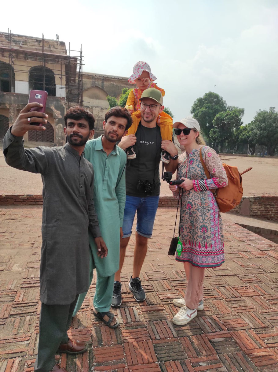 Ein weiterer Selfie-Stop mit Einheimischen