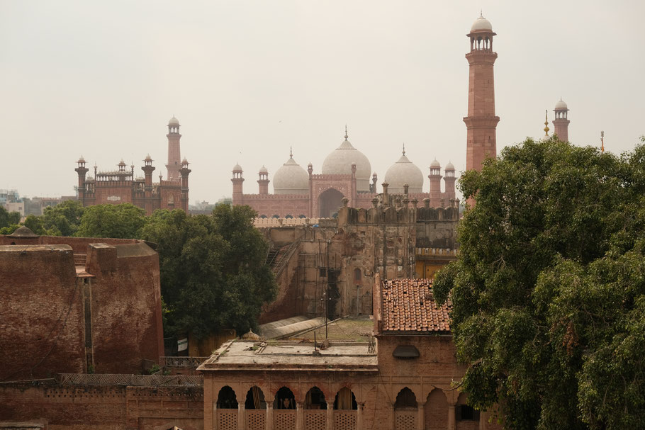 Mystischer Ausblick auf die Badsher Moscher in Lahore 